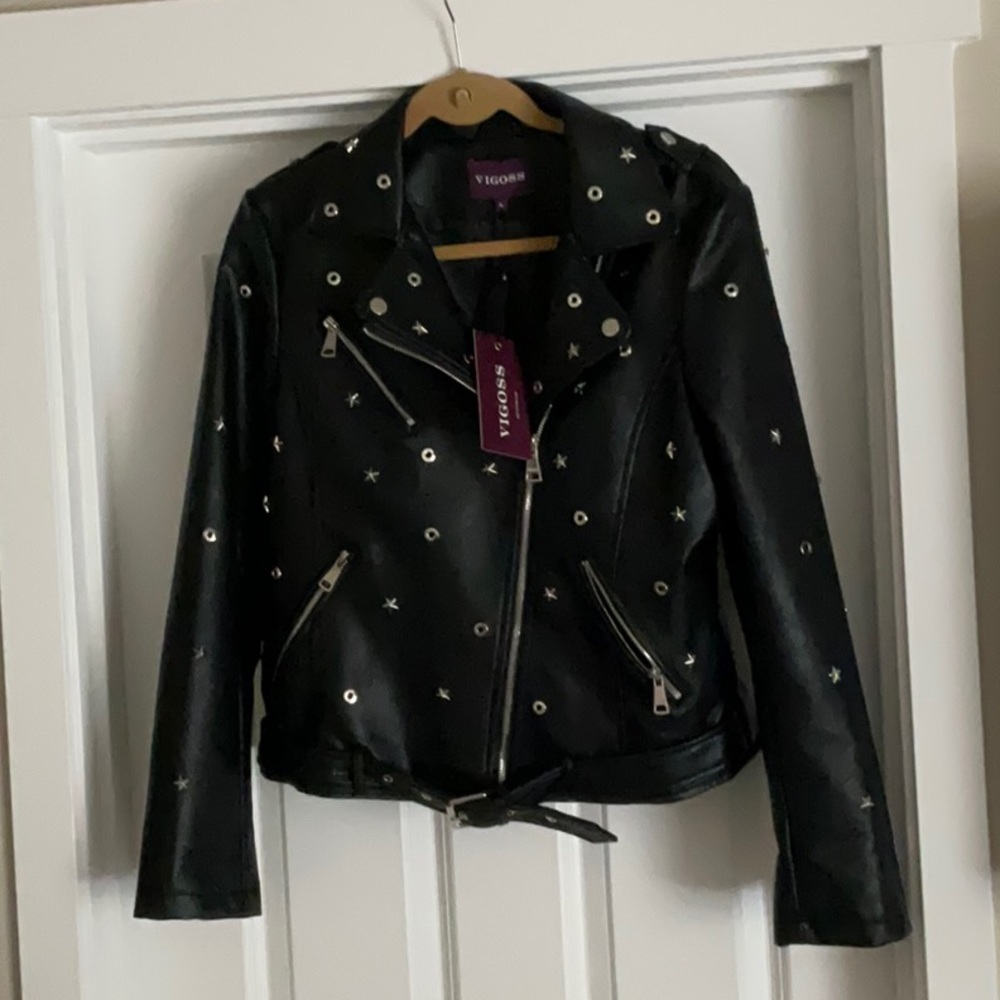 VIGOSS.  NWT   FAUX LEATHER  MOTO STYLE  BLACK STAR STUDDED JACKET